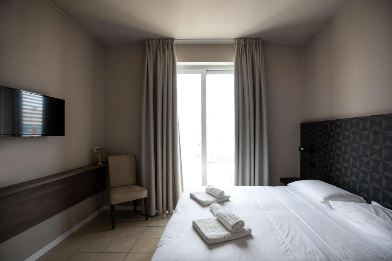 Hotel Benvenuto Каорле Экстерьер фото