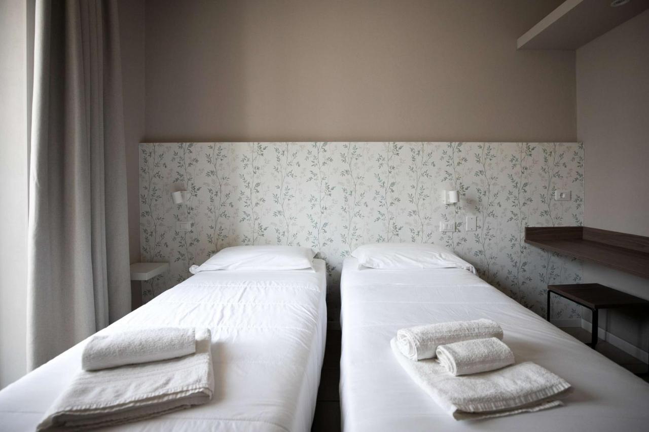 Hotel Benvenuto Каорле Экстерьер фото