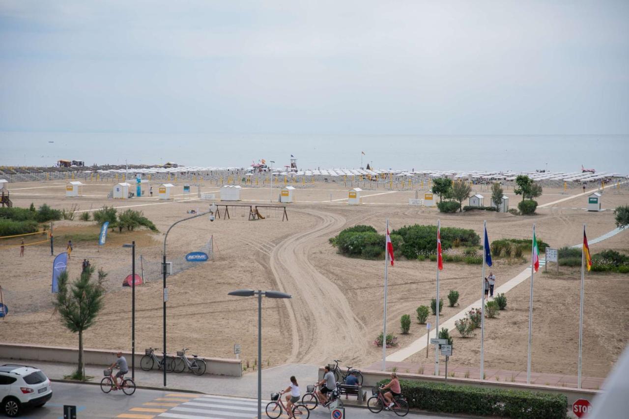 Hotel Benvenuto Каорле Экстерьер фото