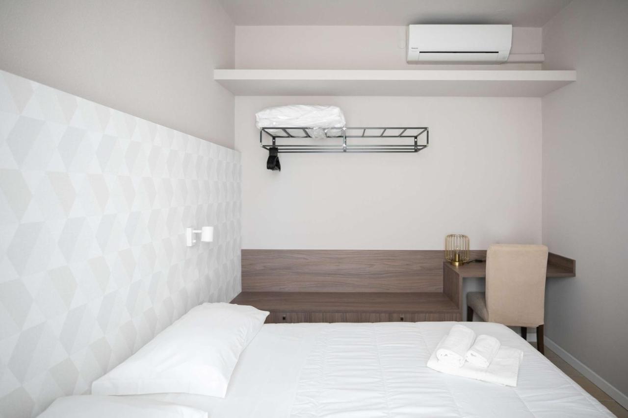 Hotel Benvenuto Каорле Экстерьер фото