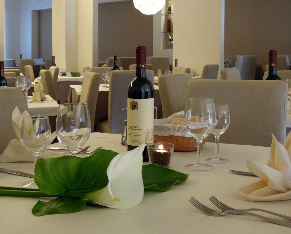 Hotel Benvenuto Каорле Экстерьер фото