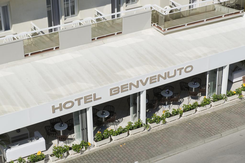 Hotel Benvenuto Каорле Экстерьер фото